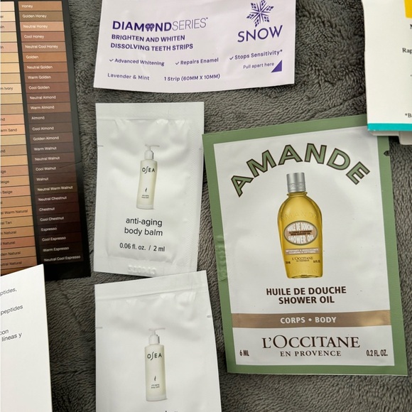 Skincare bundle with 11 various samples - Picture 5 of 6